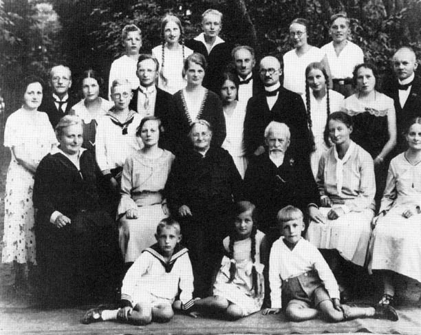 Иллюстрация к книге — Пилот `Штуки`. Мемуары аса люфтваффе [_02.jpg]