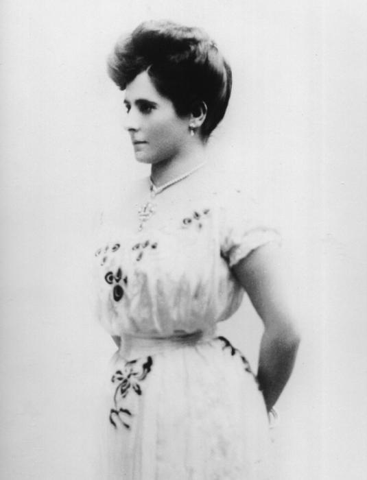 Иллюстрация к книге — Елена Рубинштейн. Женщина, сотворившая красоту [i_002.jpg]