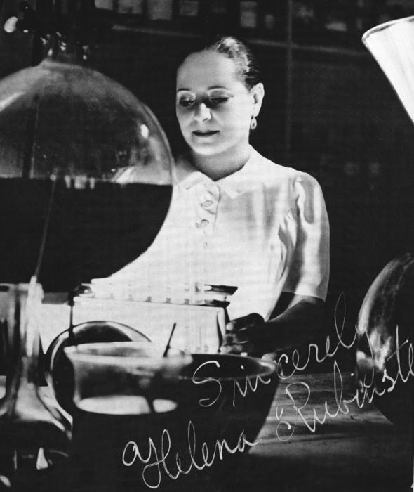 Иллюстрация к книге — Елена Рубинштейн. Женщина, сотворившая красоту [i_011.jpg]