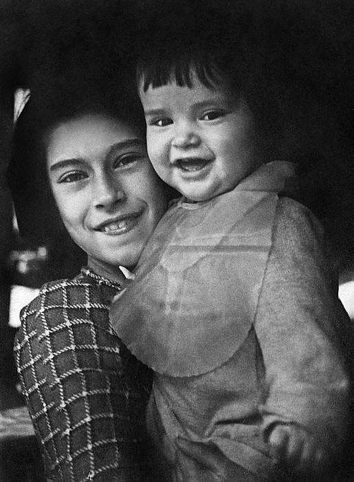 Иллюстрация к книге — Счастливая девочка растет [i_009.jpg]