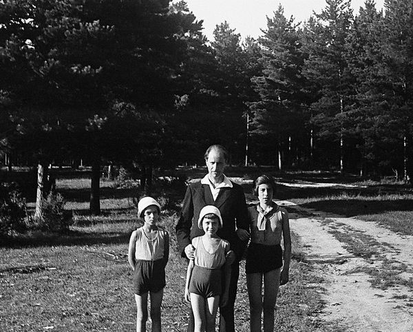 Иллюстрация к книге — Счастливая девочка растет [i_017.jpg]