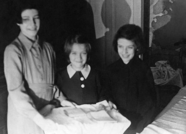 Иллюстрация к книге — Счастливая девочка растет [i_034.jpg]