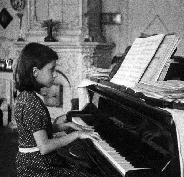 Иллюстрация к книге — Счастливая девочка растет [i_045.jpg]