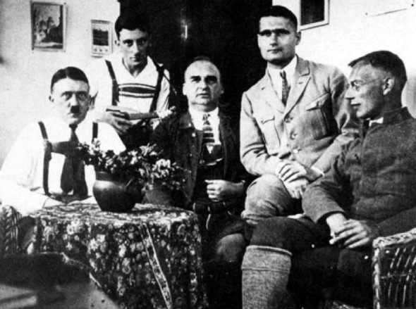 Иллюстрация к книге — Гитлер_директория [i_005.jpg]