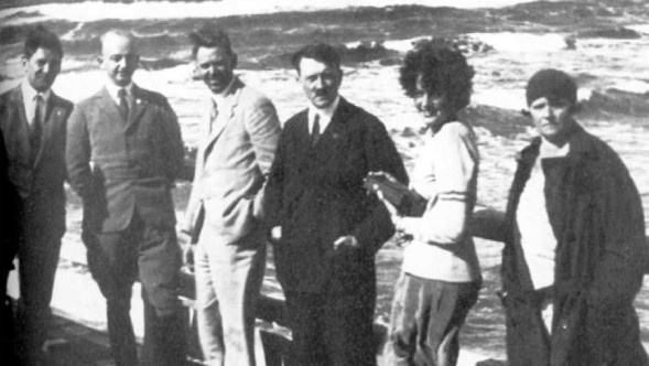 Иллюстрация к книге — Гитлер_директория [i_009.jpg]