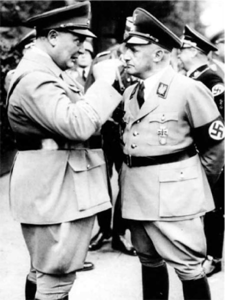 Иллюстрация к книге — Гитлер_директория [i_020.jpg]