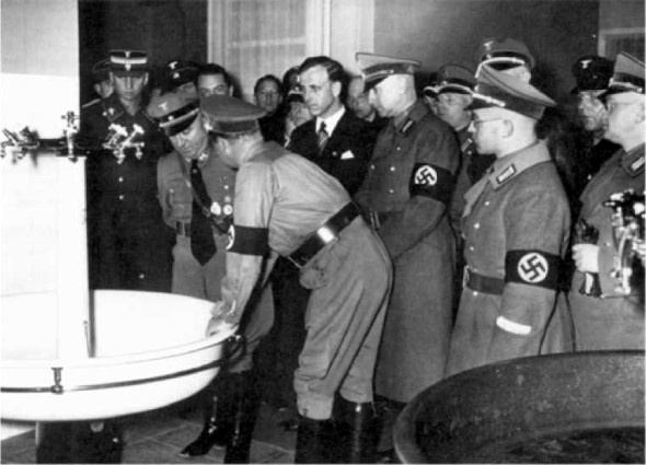 Иллюстрация к книге — Гитлер_директория [i_022.jpg]