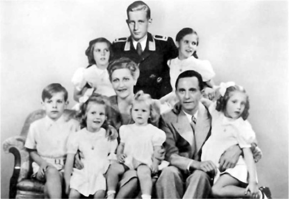 Иллюстрация к книге — Гитлер_директория [i_030.jpg]