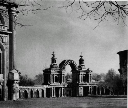 Иллюстрация к книге — Боярские дворы [i_079.jpg]