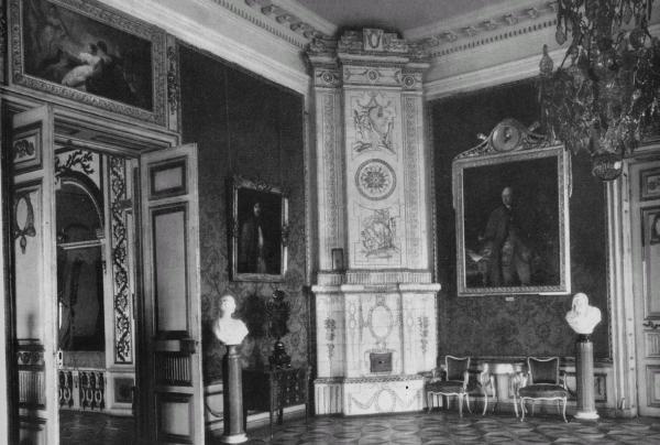 Иллюстрация к книге — Боярские дворы [i_090.jpg]