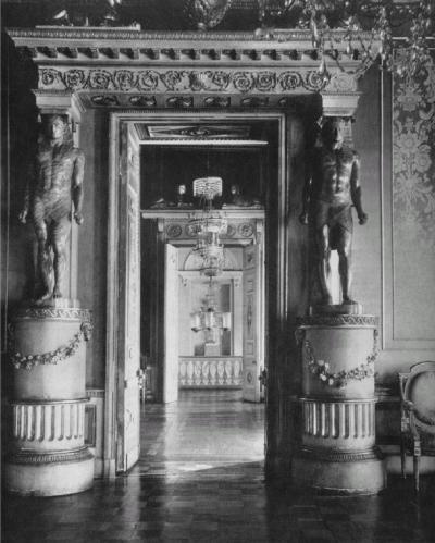 Иллюстрация к книге — Боярские дворы [i_104.jpg]