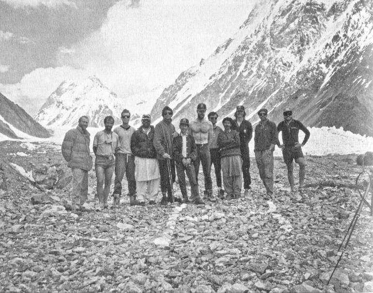 Иллюстрация к книге — Три чашки чая [i_004.jpg]