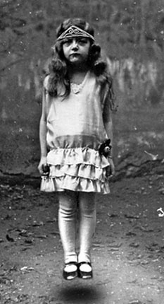 Иллюстрация к книге — Город Пустых. Побег из дома странных детей [i_007.jpg]