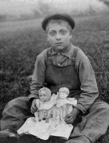 Иллюстрация к книге — Город Пустых. Побег из дома странных детей [i_008.jpg]