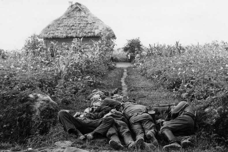 Иллюстрация к книге — Город Пустых. Побег из дома странных детей [i_035.jpg]