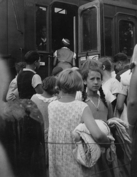 Иллюстрация к книге — Город Пустых. Побег из дома странных детей [i_036.jpg]