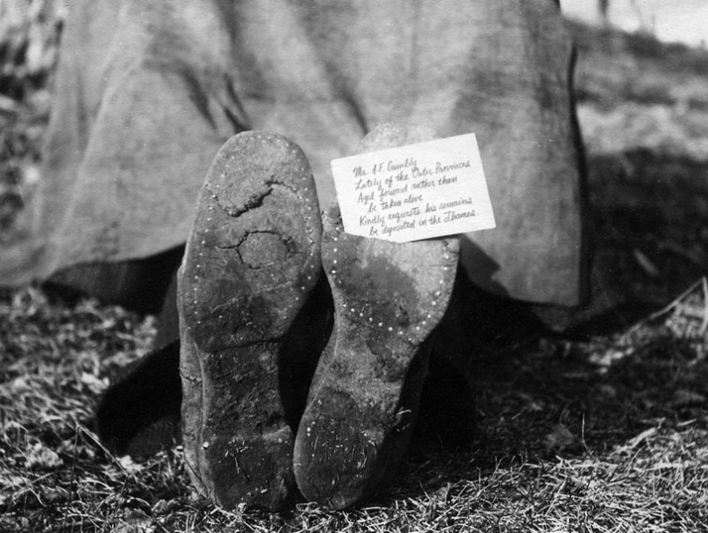 Иллюстрация к книге — Город Пустых. Побег из дома странных детей [i_045.jpg]