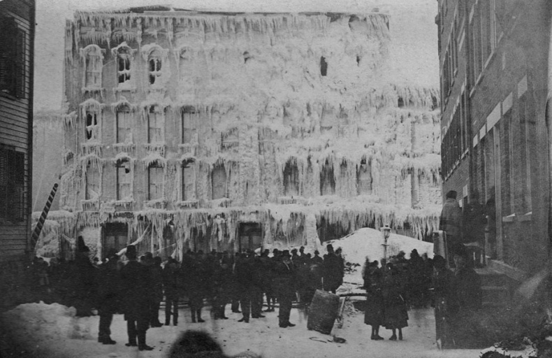 Иллюстрация к книге — Город Пустых. Побег из дома странных детей [i_057.jpg]