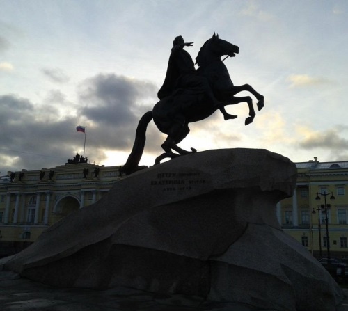 Иллюстрация к книге — Создатель [i_004.jpg]