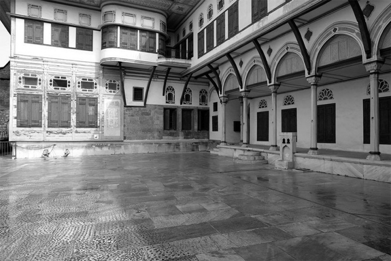 Иллюстрация к книге — Роксолана. В гареме Сулеймана Великолепного [i_007.jpg]