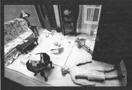 Иллюстрация к книге — Убийства в кукольном доме [pic_1.jpg]