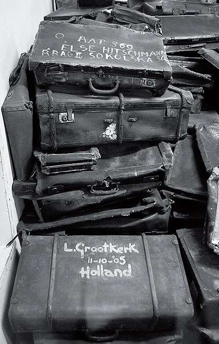 Иллюстрация к книге — Танцующая в Аушвице [i_003.jpg]