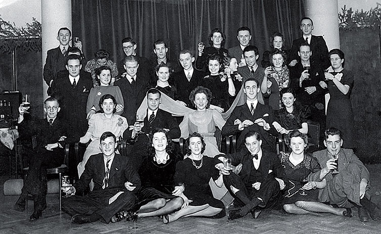 Иллюстрация к книге — Танцующая в Аушвице [i_015.jpg]