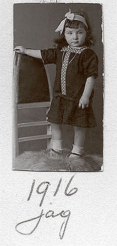 Иллюстрация к книге — Танцующая в Аушвице [i_023.jpg]