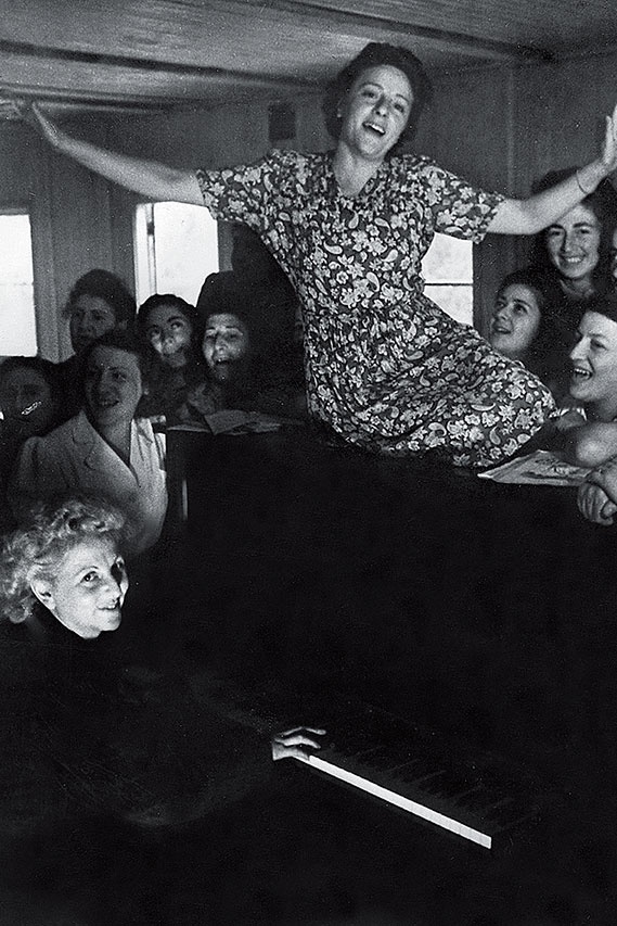 Иллюстрация к книге — Танцующая в Аушвице [i_042.jpg]