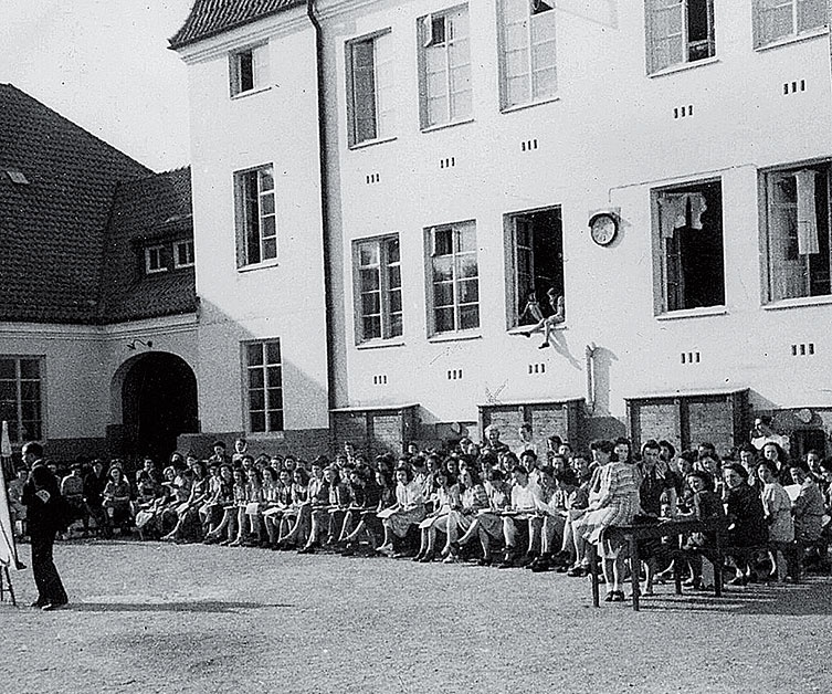 Иллюстрация к книге — Танцующая в Аушвице [i_045.jpg]