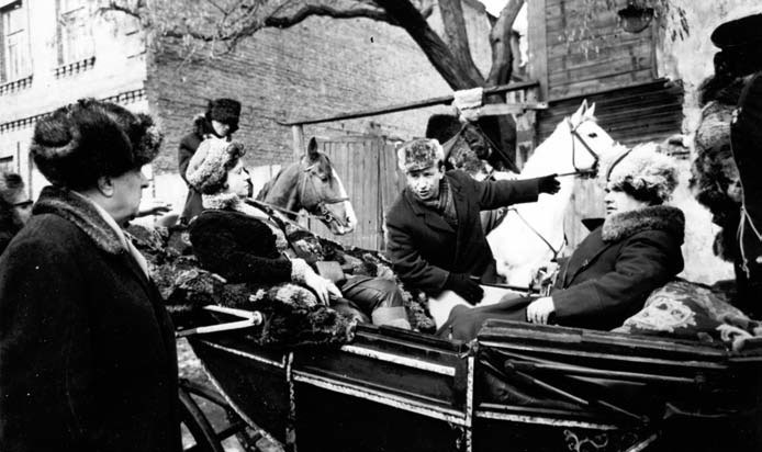 Иллюстрация к книге — Записки кинорежиссера о многих и немного о себе [i_005.jpg]