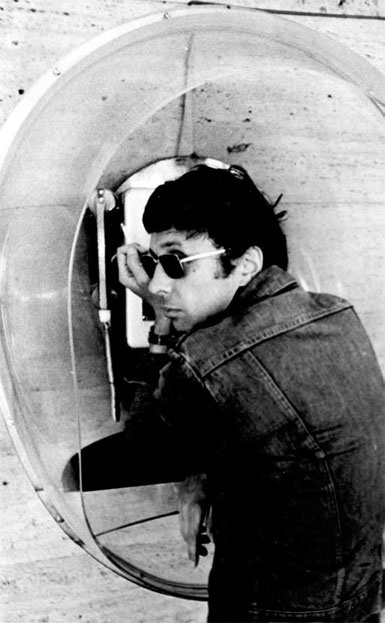 Иллюстрация к книге — Записки кинорежиссера о многих и немного о себе [i_014.jpg]