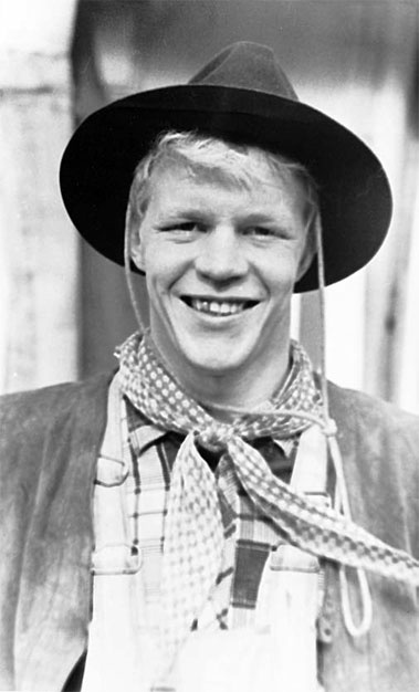 Иллюстрация к книге — Записки кинорежиссера о многих и немного о себе [i_022.jpg]