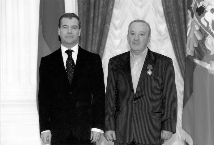 Иллюстрация к книге — Записки кинорежиссера о многих и немного о себе [i_036.jpg]