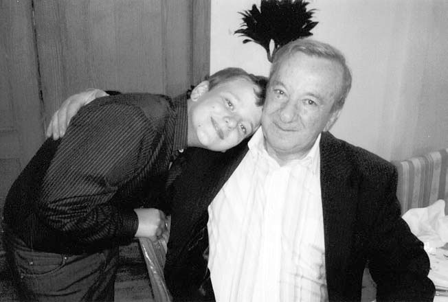 Иллюстрация к книге — Записки кинорежиссера о многих и немного о себе [i_037.jpg]