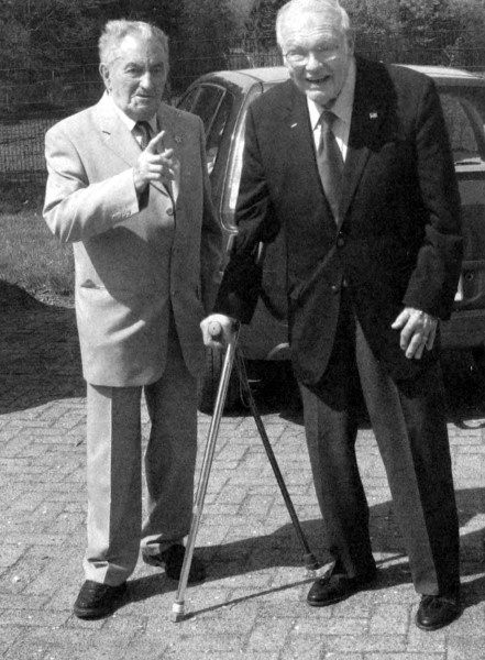 Иллюстрация к книге — Записки рядового радиста. Фронт. Плен. Возвращение. 1941-1946 [i_012.jpg]