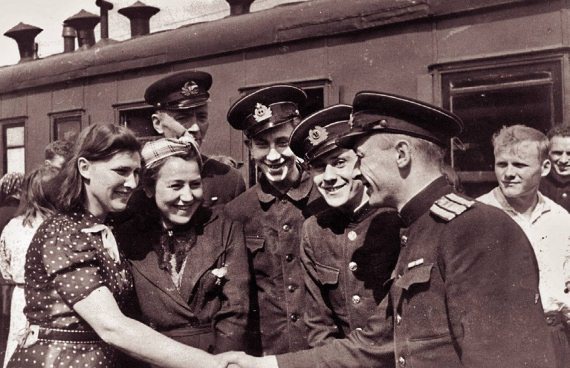 Иллюстрация к книге — Странники войны. Воспоминания детей писателей. 1941-1944 [Autogen_eBook_id197.jpg]