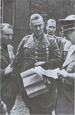 Иллюстрация к книге — Мартин Борман. Неизвестный рейхслейтер. 1936-1945 [i_012.jpg]