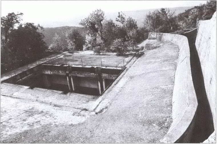 Иллюстрация к книге — "Непотопляемый авианосец" Крым. 1945-2014 [i_024.jpg]