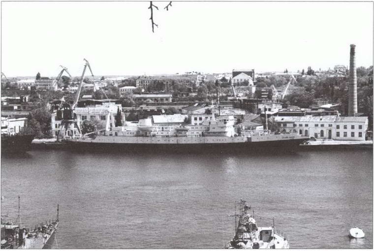 Иллюстрация к книге — "Непотопляемый авианосец" Крым. 1945-2014 [i_027.jpg]