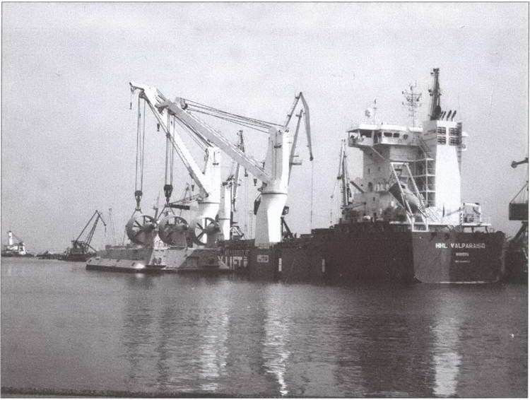 Иллюстрация к книге — "Непотопляемый авианосец" Крым. 1945-2014 [i_030.jpg]