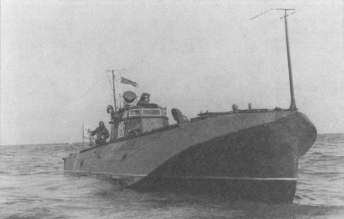 Иллюстрация к книге — Адмирал Октябрьский против Муссолини [_08.jpg]