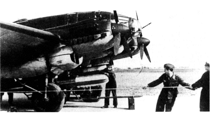 Иллюстрация к книге — Торпедоносцы в бою. Их звали "смертниками" [i_069.jpg]