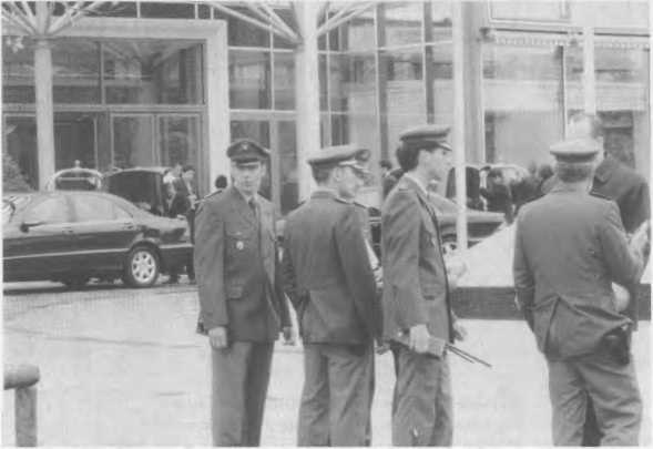 Иллюстрация к книге — Кто правит миром? Или вся правда о Бильдербергском клубе [i_011.jpg]