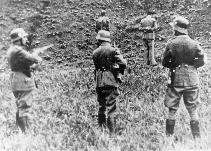 Иллюстрация к книге — Нацисты. Предостережение истории [i_012.jpg]