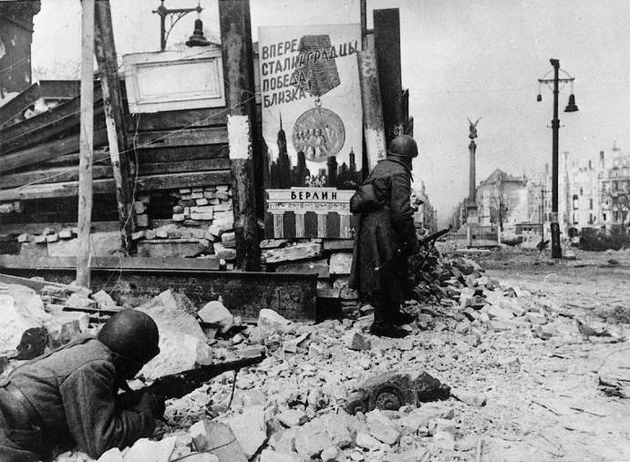 Иллюстрация к книге — Нацисты. Предостережение истории [i_013.jpg]