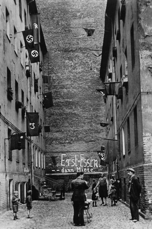 Иллюстрация к книге — Нацисты. Предостережение истории [i_016.jpg]