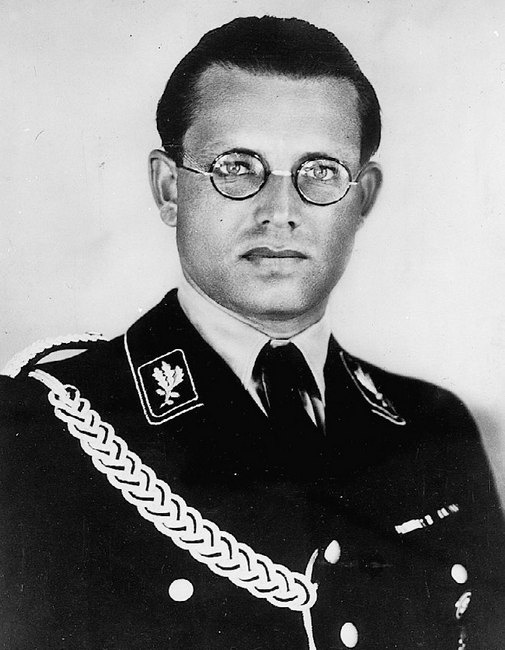 Иллюстрация к книге — Нацисты. Предостережение истории [i_033.jpg]