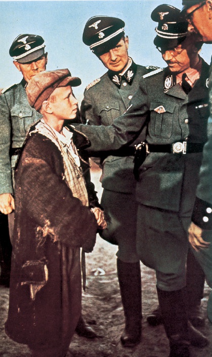 Иллюстрация к книге — Нацисты. Предостережение истории [i_037.jpg]