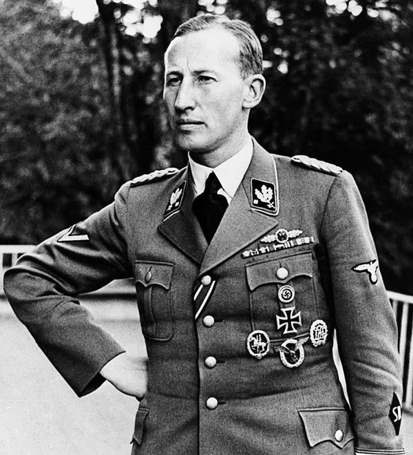 Иллюстрация к книге — Освенцим. Нацисты и &quot;окончательное решение еврейского вопроса&quot; [i_003.jpg]